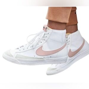 NIKE Women’s White/Pink Blazer Mid 77 Sneakers Size: 7